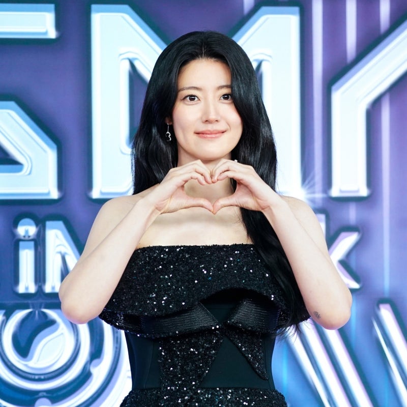 시상식 MC 드레스만 봤는데 로코 공개 앞두고 입은 니트룩도 잘 어울린 남지현