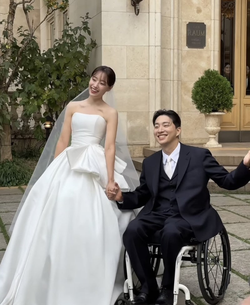 100만 유튜버 박위, 송지은과 결혼 2년 만에 구독자 7만 명 빠진 이유? 사주까지 소환된 논란 ....