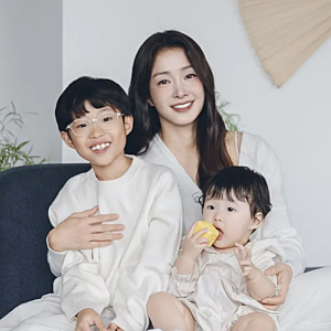 “벌써 이렇게 컸네”…이시영, 이혼 후 얻은 둘째 딸 어느새 첫돌 앞뒀다
