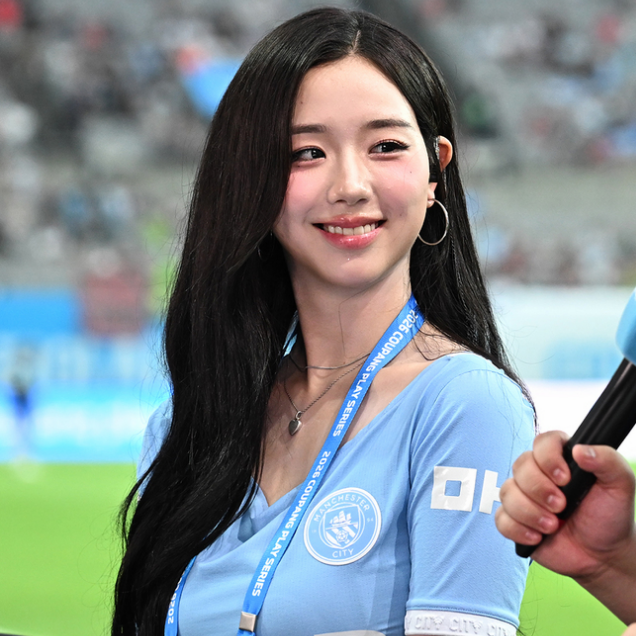 '맨시티 레전드' 트리플에스 김채연 시구 왜 화제? LG 두산 가을야구