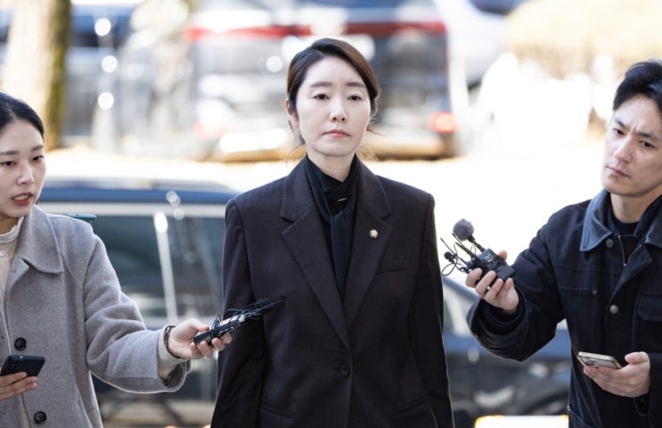 <b>강선우</b> 징역 2년6개월 법정 재구속…‘1억 <b>공천헌금</b>’ 1심 유죄, 결....