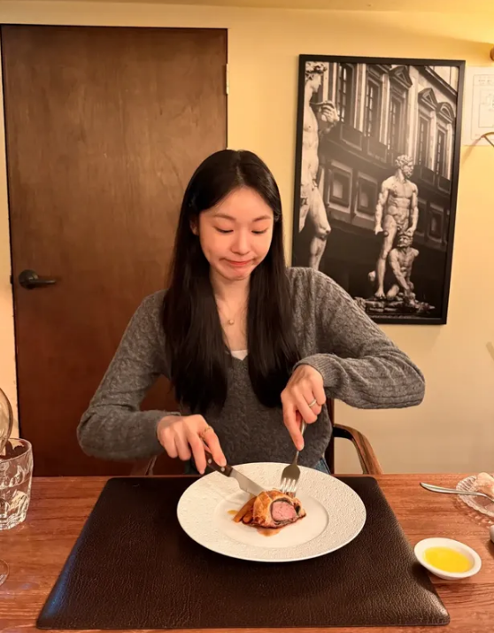 김연아 임신설 보도 이후 한 달…새 일상 사진 속 곰인형이 힌트될까?