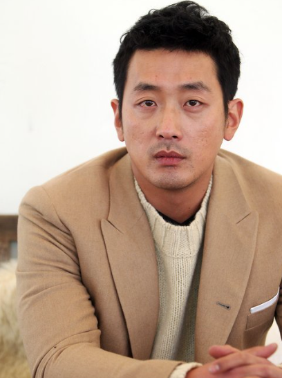 추격자부터 신과 함께까지, 하정우가 믿고 보는 배우인 이유?