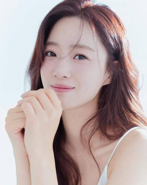 함은정, 김병우 감독과 결혼 다음 날 오전 7시 출근…웨딩드레스 투어도 포기
