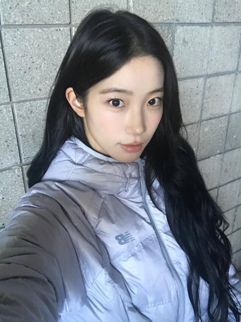 [꿈 해몽] 르세라핌 카즈하 꿈 - 선물과 사인, 짧은 대화에 담긴 마음의 신호