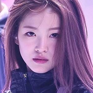 "뜨자마자 무슨일" A20 LITE 애기 보아 '아이찡' 엄마 중국 회사 임금체불 7억 달해