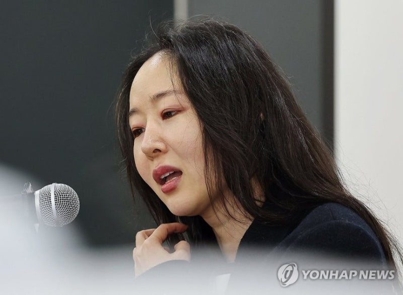 '아일릿 표절 의혹' 민희진 전 어도어 대표, 업무방해·명예훼손 혐의로 경찰 송치