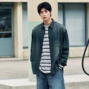 스파오 오버핏 데님 셔츠 코디, 어떤 바지가 잘 어울릴까?