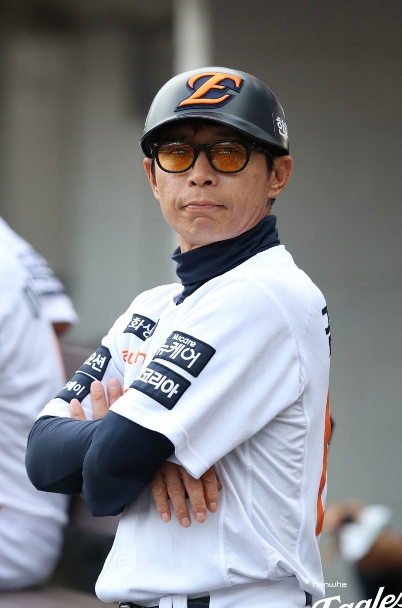 "드디어 떠난다" 한화 팬들이 김재걸 코치 이별에 유독 열광하는 속사정