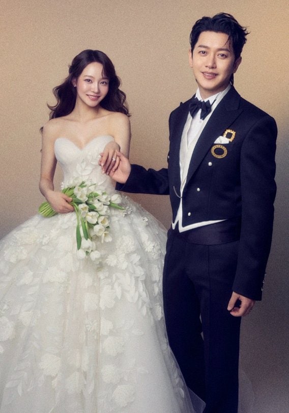 강균성 유하진 결혼 9년 전 헤어졌던 14세 연하 그녀와 재회한 사연 (연예뉴스)