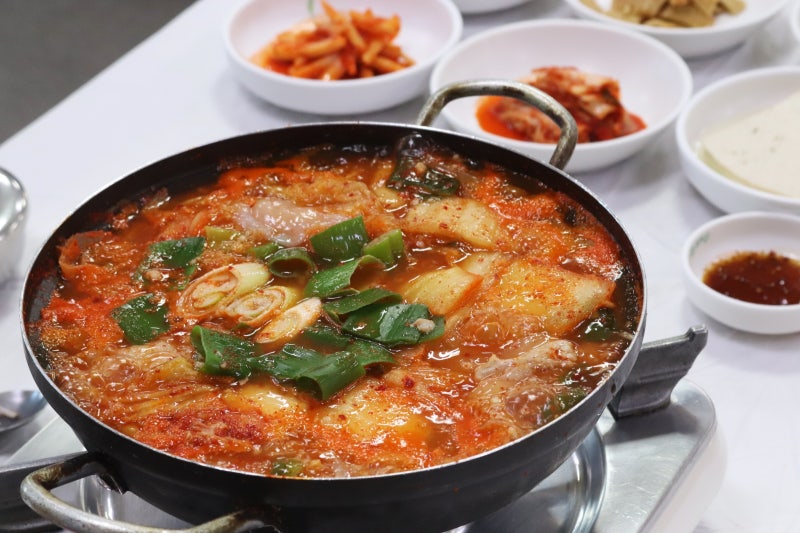 속초물곰탕맛집, 맑은 국물부터 얼큰한 국물까지 ~ 생물 곰치로 요리하는 속초곰치국