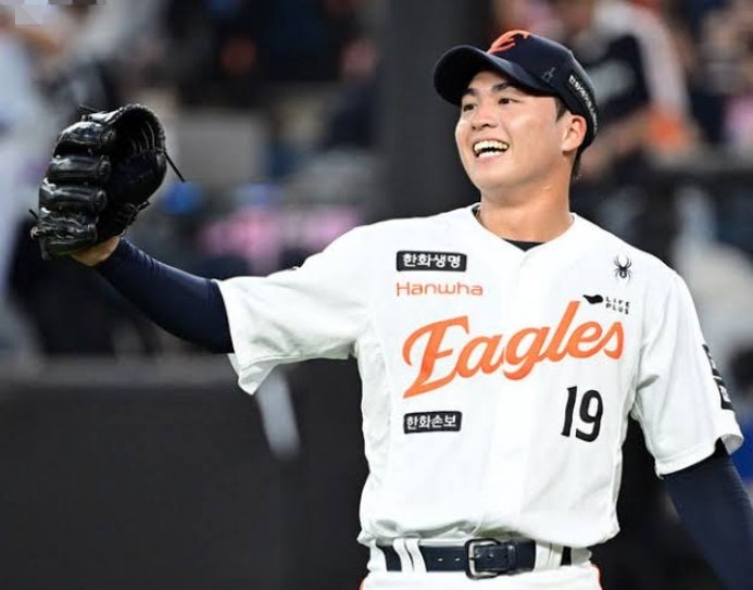 "왕옌청 30만 달러 재계약" 새로운 류지현의 한화 출발이 좋다