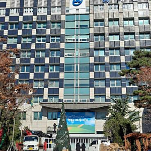 서울 동대문구청 옥상 30대 직원 추락해 사망... 유서는 없었다