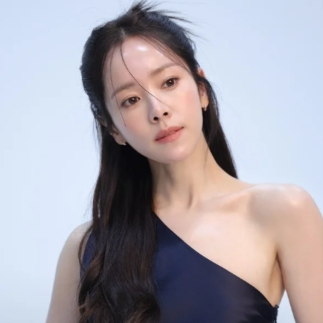한지민 프로필 기부 생일 나이 본명 키 학력 혈액형 MBTI 종교 수상 학교 고향 열애 가족 집 ....