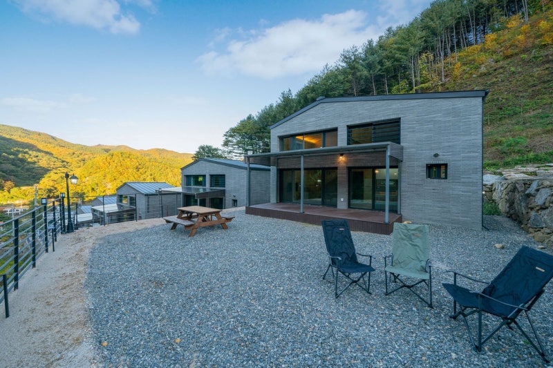 [가평 무지개 독채펜션&글램핑] 계곡뷰 바베큐 온수풀 가격정보