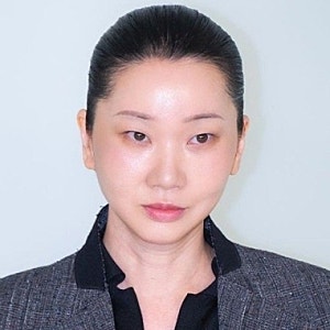 장윤주 런던 집 공개 뒤 ‘기괴하다’는 반응까지…집밥 영상이 예상 밖 논쟁으로 번진 까닭