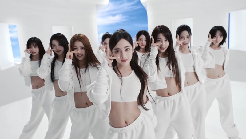 A2O LITE 데뷔, 이수만이 선보인 9인조 걸그룹… 멤버와 첫 무대에 쏠린 관심