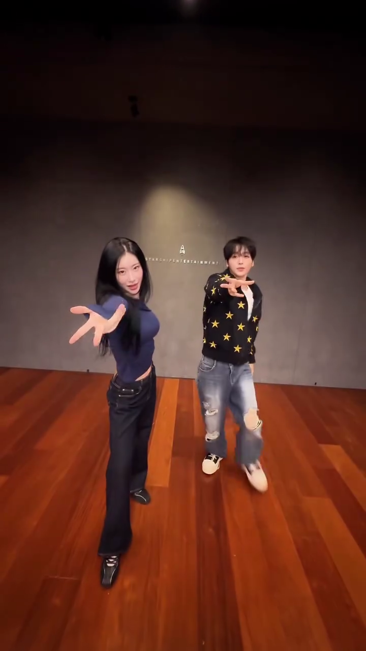 있지 채령 크래비티 릴스 패션 속 롱스리브리스 정보 / 애프터아워즈 롱슬리브리스 코디 / 여....