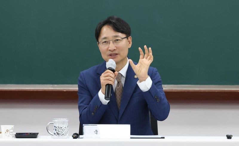 임광현 신임 대통령 비서실장, 유시민 또 1승