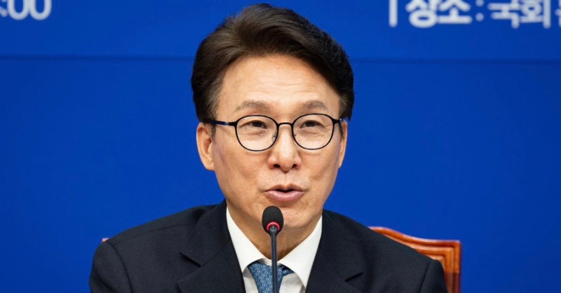 김민석 아들·한동훈 딸 입시 의혹 격돌…청심국제고·채드윅 자료까지 국감서 꺼냈다