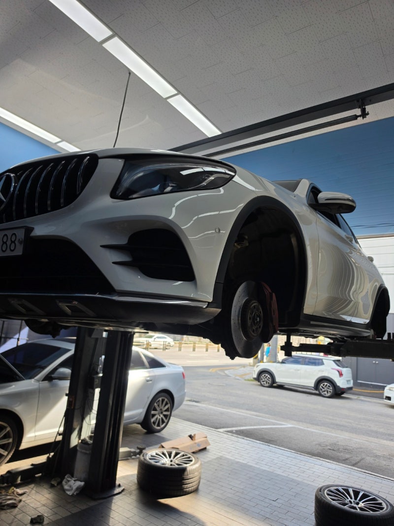 벤츠 GLC 타이어 공기압 경고등 점등! TPMS 공기압센서 고장 원인과 교체시기