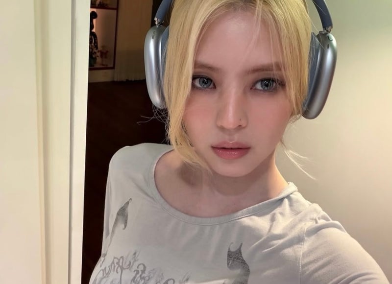 “금발 안 어울린다더니…” 한소희, 헤드셋 셀카 한 장에 달라진 분위기