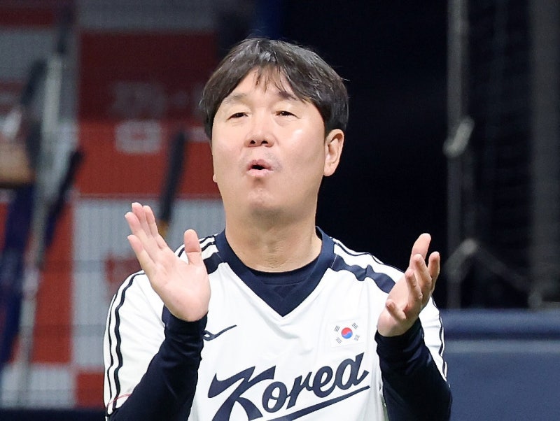 "명단 짠 다음 날 류지현이 한화로 갔다고?" APBC 소집 3주 앞둔 야구대표팀, 감독 없이 33명만 ....