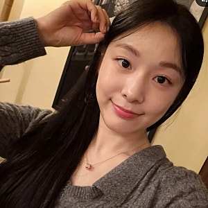 임신설은 사실무근이라는데…김연아 곰인형 사진에 또 추측