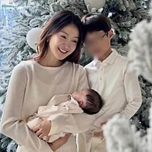이시영 이혼 후 둘째 딸 첫돌, ‘두 번째 가족사진’ 공개…결혼 8년 끝 1년 뒤 달라진 가족
