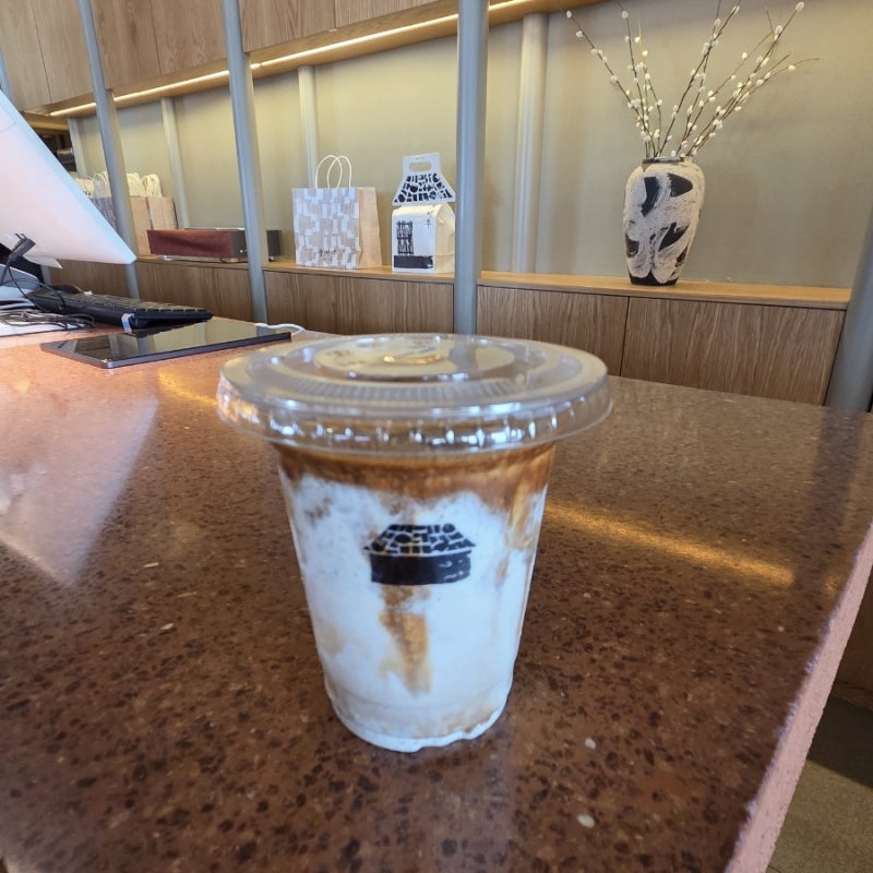 강릉 커피 맛집 "툇마루 중앙시장점" 흑임자 커피! 웨이팅 주차 꿀팁 강릉여행 필수코스 강릉....