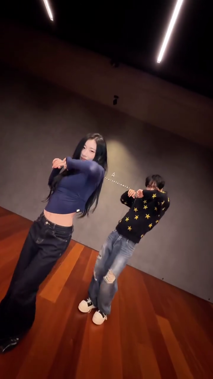 있지 채령 인스타그램 릴스 패션 정보 / 채령 릴스 속 패션 정보 / 채령 롱슬리브리스 티셔츠 ....