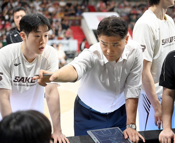“삼성에 <b>리바운드</b> 22개 차이 충격패” LG 조상현 감독이 걱정하는 ....