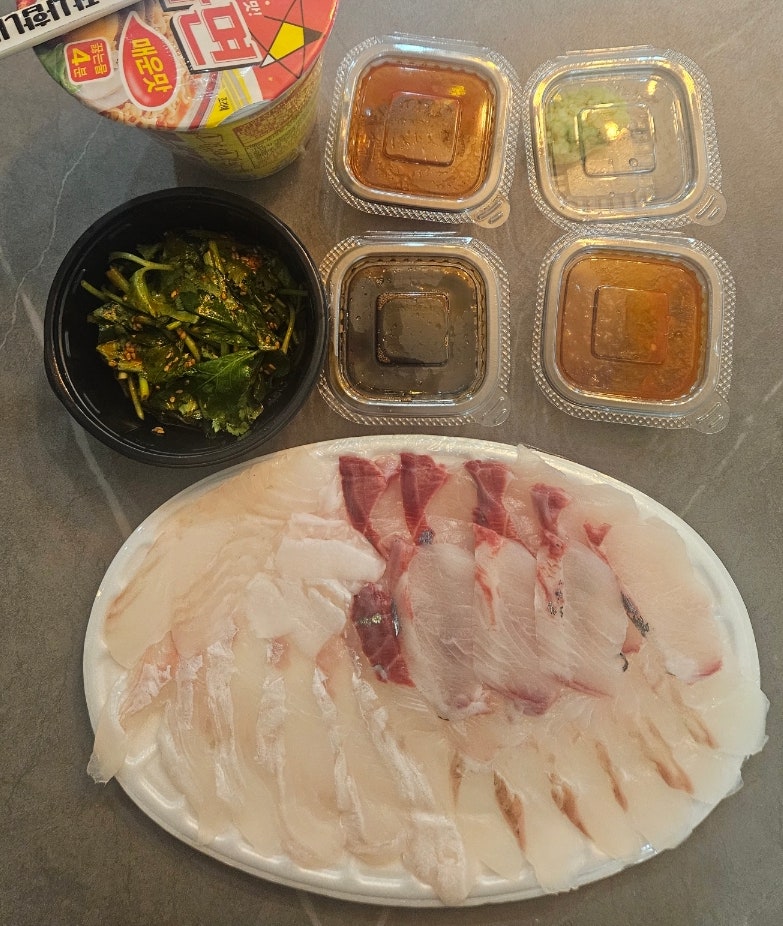 부산 남포동 모듬회 소자 3만원 중앙회수산 회 컵라면 가성비굿