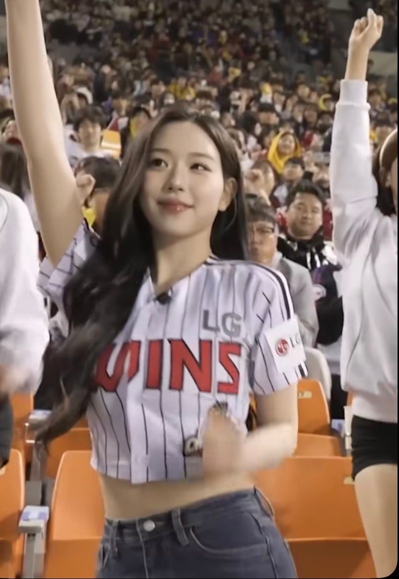 “시구만 하고 갈 줄 알았는데…” 트리플에스 김채연, 치어리더로 변신하더니 LG 3연속 승리....
