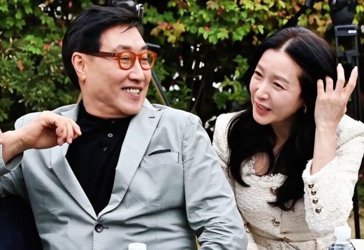 “남편이 75세라고?” <b>이영애</b>, 20살 연상 남편과 등장하자 시선 집중