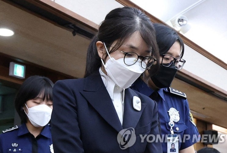 <b>구속</b> 만기 앞둔 김건희…<b>특검</b>, 대법에 추가 <b>구속영장</b> 발부 <b>요청</b>