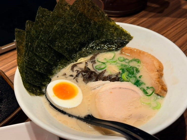 [일본 / 오사카] 라멘 맛집 _ 잇푸도 난바점 후기｜시그니처, 돈코츠 라멘 비교, 교자와 무료 ....