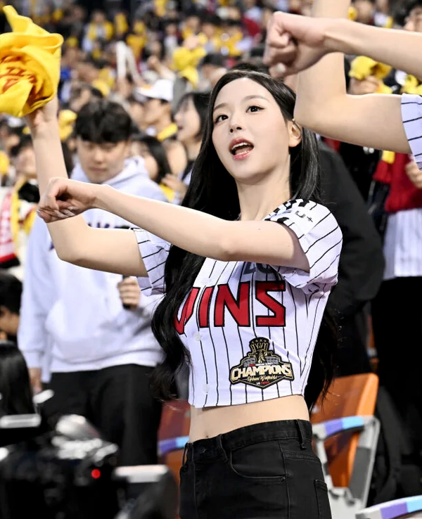 LG가 이길 수밖에 없던 이유, 시구자 김채연의 3전 3승