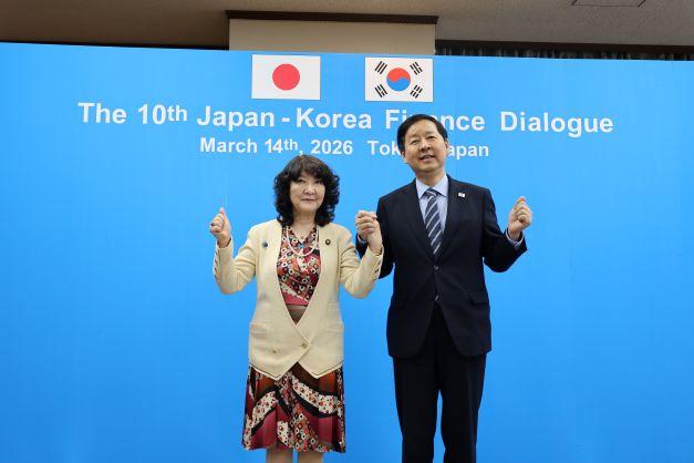 <b>한일 통화스와프</b> 100억 달러 3년 <b>연장</b>…환율 폭등 막을 안전장치 될....