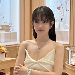 "얼굴은 소녀 같은데 분위기는 완전 달라졌네" 박보영, 어깨 드러낸 쇼파드 드레스 자태