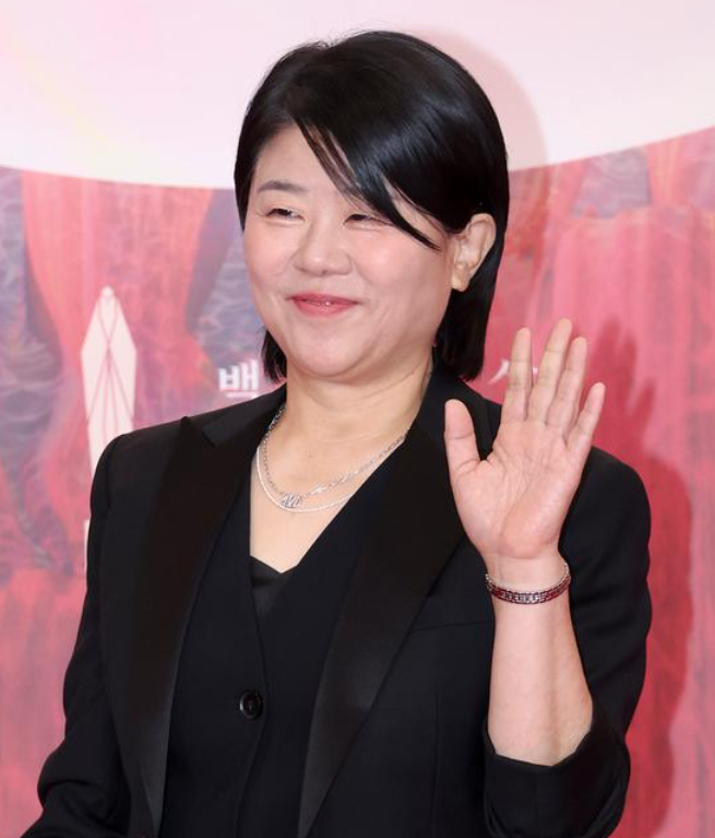 늘 엄마 역할로 익숙했던 배우 이정은… 실제로는 미혼, 나이와 프로필까지 관심