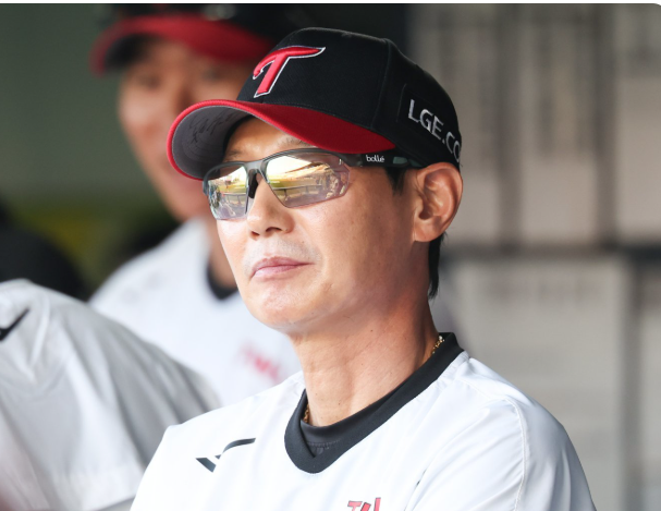 "손주영 목 디스크에 신민재까지..." KIA전 앞두고 주전들 연쇄 이탈한 LG, 염경엽 감독의 한숨....