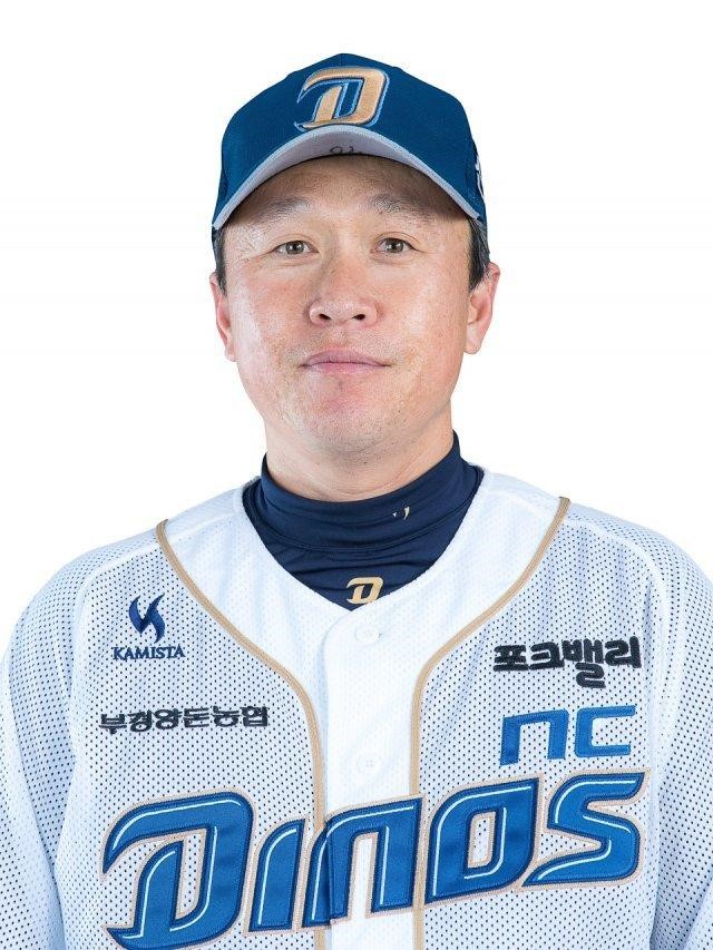 <b>롯데</b> 김태형 후임 <b>이동욱</b> 누구? NC 통합우승 <b>감독</b>의 프로필과 <b>롯데</b> ....