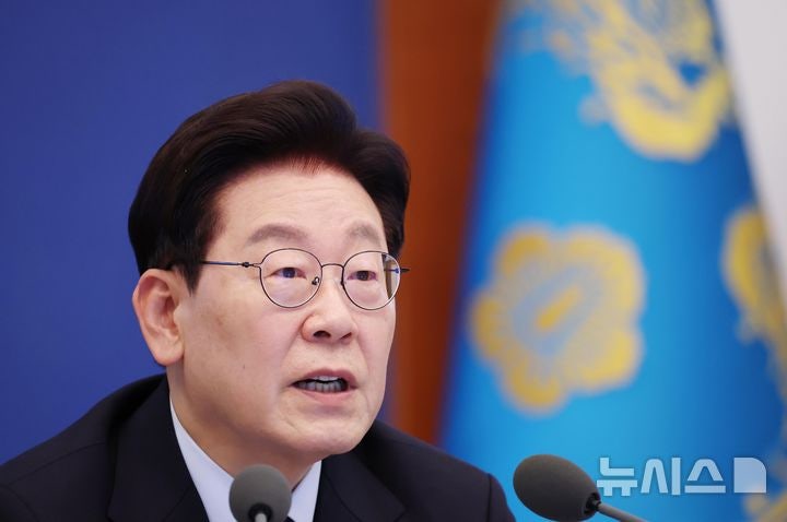 이재명 대통령, 연임·정계개편 개헌음모론 탈피 선언