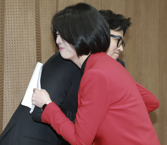 “한동훈 딸은 천재, 조국 딸과 다르다”… 배현진의 ‘옹호 논리’가 불편한 이유