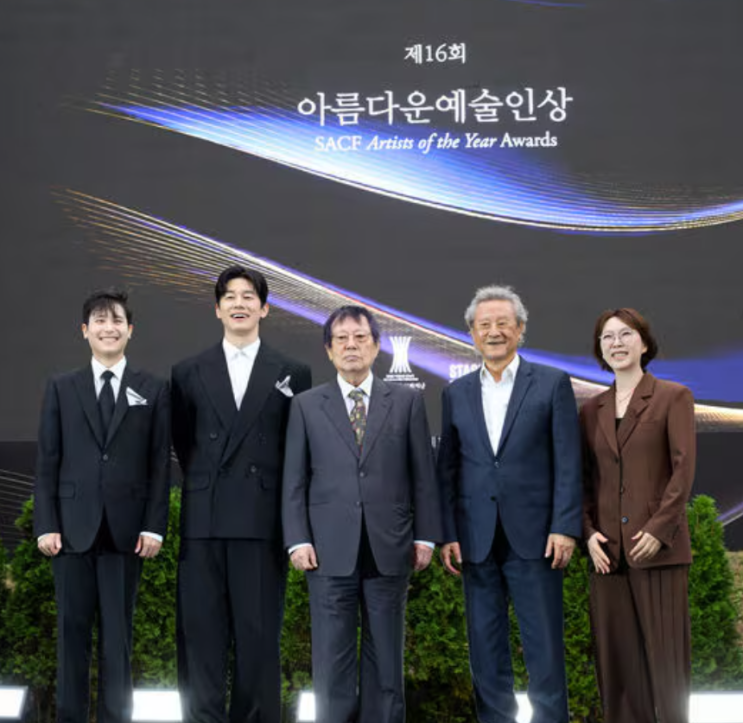 "75세 남편과 함께...여전히 신혼 같네" 오랜만에 공식 석상 나들이 ....