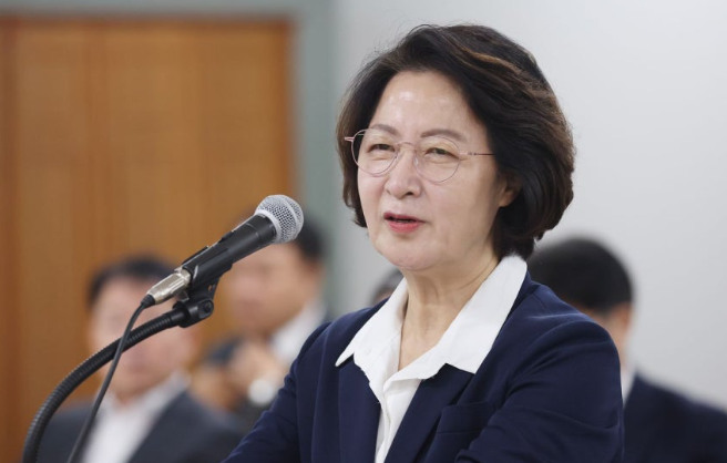 <b>추미애</b>  ‘소방은 재정 빨대’ 발언 논란…소방노조 <b>사과</b> 촉구