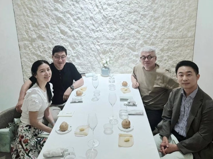 배우 <b>이영애</b>, 75세 남편 <b>정호영</b>과 제16회 아름다운예술인상 동반 참....