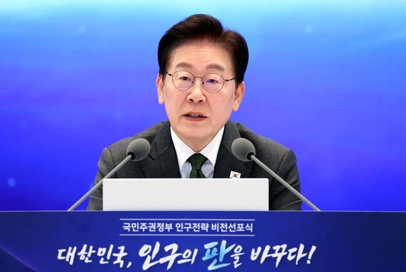 이재명 대통령 “개혁 지향점 바뀐 것 없다” 연임 개헌론·정계개편 음모론 일축