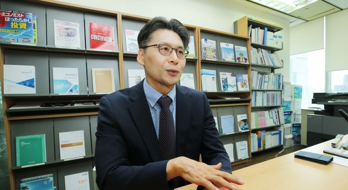 10년 동안 틀린 적 없다는 <b>이주완</b> 박사, 삼성 7만원·하이닉스 20만원 ....